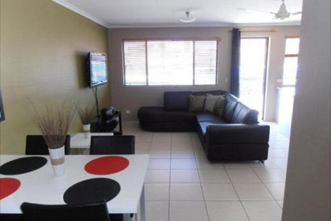 Beachside Court Holiday Apartments - Kawana Tourism 6