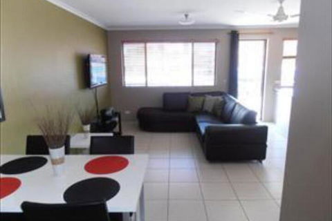 Beachside Court Holiday Apartments - Kawana Tourism 3