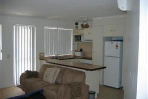 Beachside Court Holiday Apartments - Kawana Tourism 2