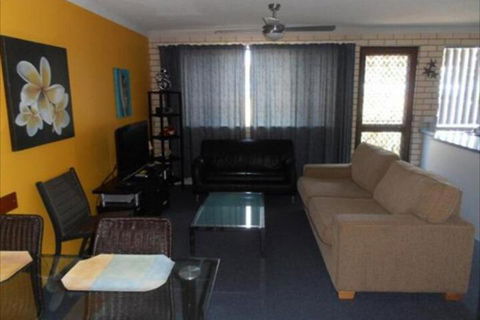 Beachside Court Holiday Apartments - Kawana Tourism 4
