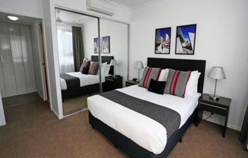 Under The Townsville Sun (694I) - Kawana Tourism 0