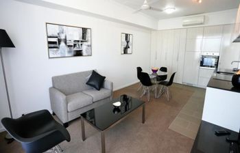 Under The Townsville Sun (694I) - Kawana Tourism 1