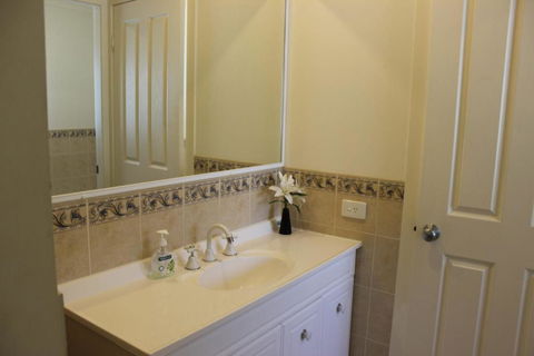 PACIFIC PALMS - Kawana Tourism 1