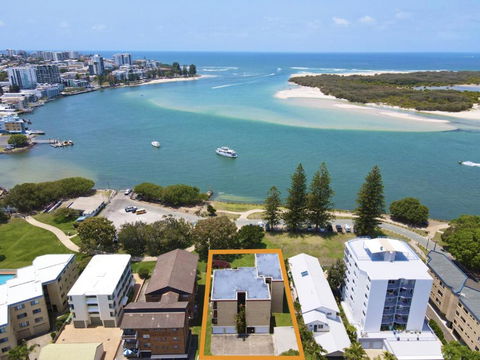 Golden Shores Unit 1 21 Landsborough Parade - Kawana Tourism 1
