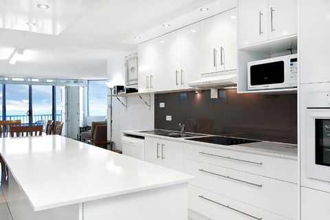 Monterey Lodge Unit 10 27 Warne Terrace. Kings Beach - Kawana Tourism 1