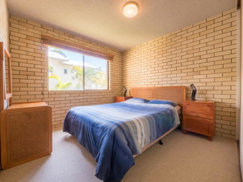 Golden Shores Unit 3 21 Landsborough Parade - Kawana Tourism 3
