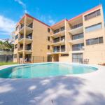 Golden Shores Unit 3 21 Landsborough Parade - Kawana Tourism 0