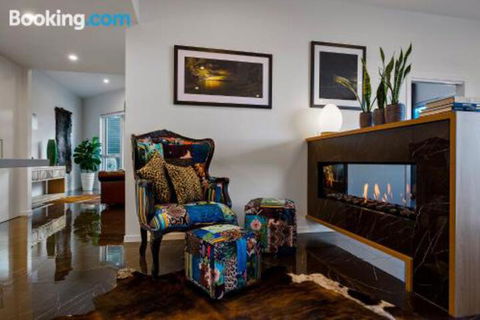 Tinderbox Retreat - Kawana Tourism 1