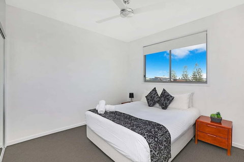 Northshor-Ultimate Beach House - Kawana Tourism 3