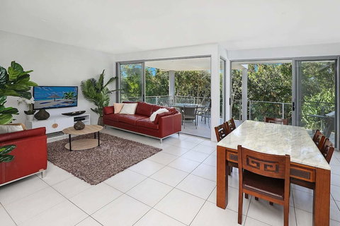 Northshor-Ultimate Beach House - Kawana Tourism 2