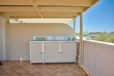 Ocean Front Moffat Beach Private Rooftop Terrace Walk To Cafes Restaurants - Kawana Tourism 5