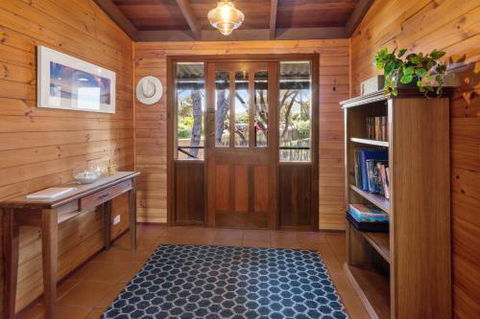 Coleys Beach House Yallingup - Kawana Tourism 5