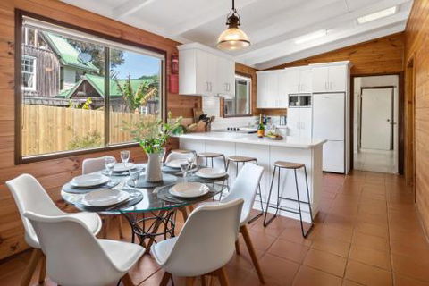 Coleys Beach House Yallingup - Kawana Tourism 6