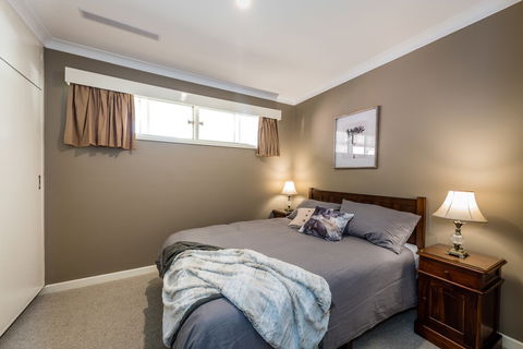 Hedge House- Luxury Space Style Location - Kawana Tourism 6