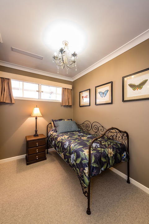 Hedge House- Luxury Space Style Location - Kawana Tourism 4