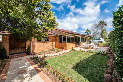 Hedge House- Luxury Space Style Location - Kawana Tourism 1