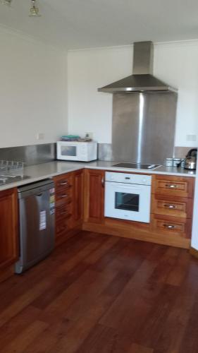 St Helens On The Bay Apartments - Kawana Tourism 5