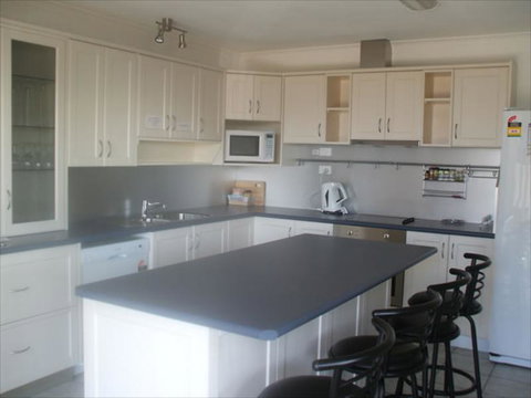 St Helens On The Bay Apartments - Kawana Tourism 6