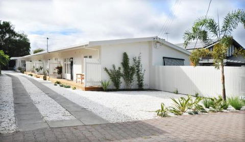 Pine At Arlos Refined Luxury In Glenelg - Kawana Tourism 6
