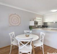 Unit 3 Emerald Shores shipping lane views - Kawana Tourism