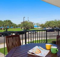 Kings Beach Ocean Front Views Private Balcony overlooking Kings Beach - Kawana Tourism