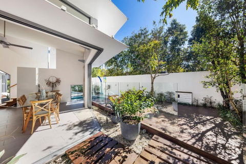 Ultimate Light & Space Noosa Heads - Kawana Tourism 4