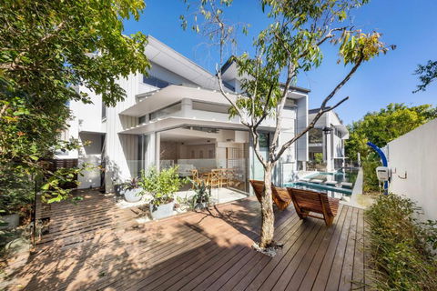 Ultimate Light & Space Noosa Heads - Kawana Tourism 5
