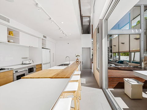 Ultimate Light & Space Noosa Heads - Kawana Tourism 6