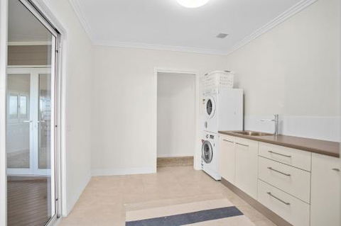 Coastal Retreat - Kawana Tourism 6