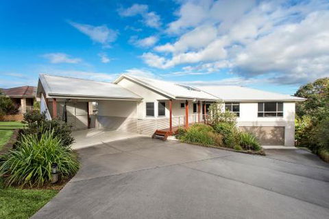Coastal Retreat - Kawana Tourism 0