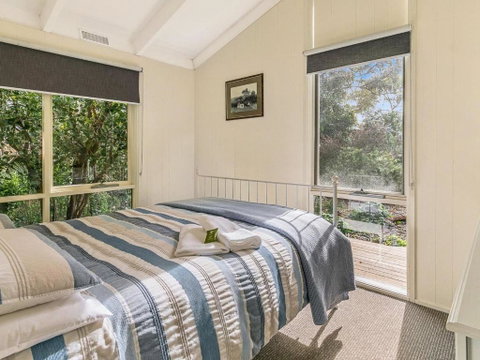 Hakea Bush Cabin - Kawana Tourism 3