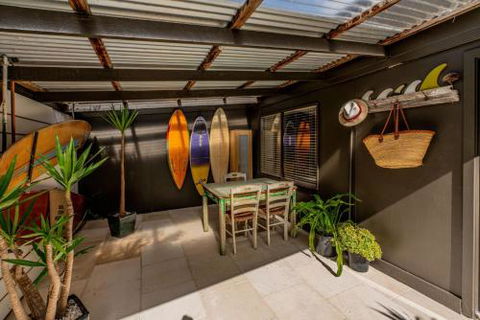 SUNSET BEACH SHACK On SURF - Kawana Tourism 5