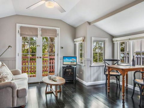 Cottage 2 Hyams Beach Seaside Cottages - Kawana Tourism 4