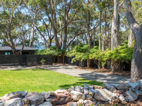 Black Shack On Hyams 4pm Check Out Sundays - Kawana Tourism 2