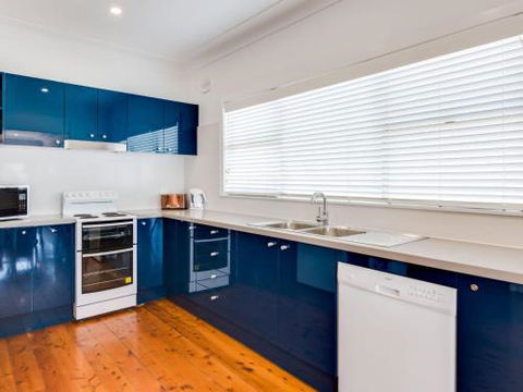 Bimbadgen At Hyams Beach 4pm Check Out Sundays - Kawana Tourism 4