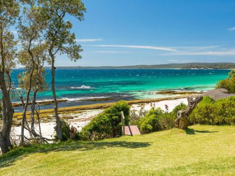 Bimbadgen At Hyams Beach 4pm Check Out Sundays - Kawana Tourism 3