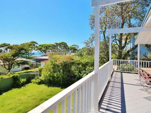 Bimbimbie At Hyams Beach 4pm Check Out Sundays - Kawana Tourism 2