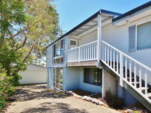 Bimbimbie At Hyams Beach 4pm Check Out Sundays - Kawana Tourism 4