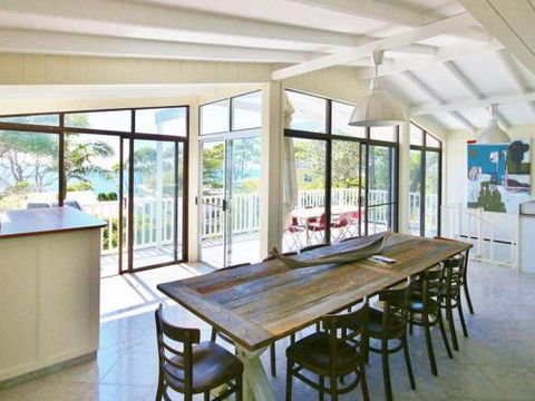 Bimbimbie At Hyams Beach 4pm Check Out Sundays - Kawana Tourism 6