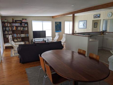 Seagrass Beach House At Hyams 4pm Check Out Sundays - Kawana Tourism 5