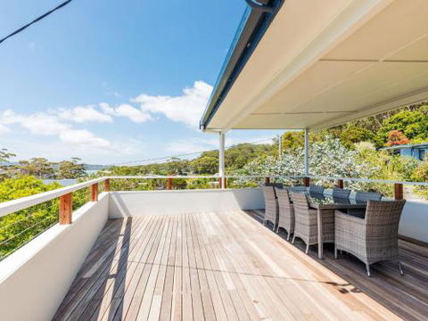 Unwind At Hyams Beach 4pm Check Out Sundays - Kawana Tourism 0