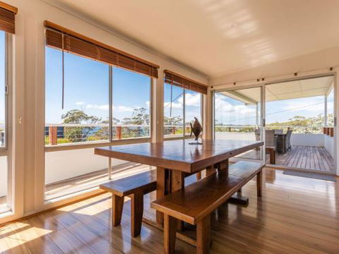 Unwind At Hyams Beach 4pm Check Out Sundays - Kawana Tourism 2