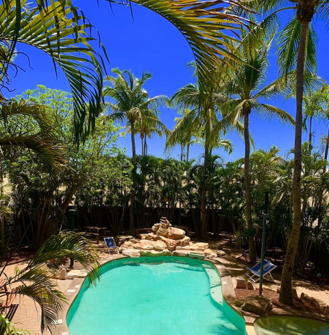 Roey Backpackers & Party Bar - Kawana Tourism 0