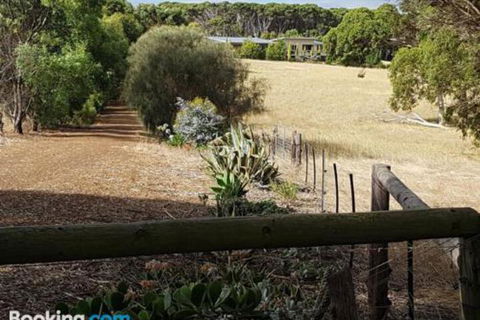 The Old Picnic Ground At Ironstone B & B - Kawana Tourism 5