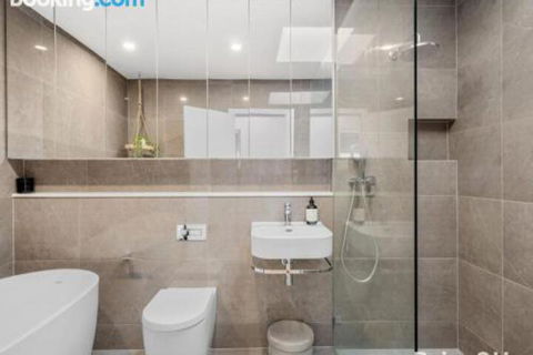 Modern Family Retreat 12 Minell Close - Kawana Tourism 2