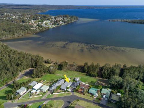 VINCES LANDING OLD EROWAL BAY 4pm Check Out Sundays - Kawana Tourism 0