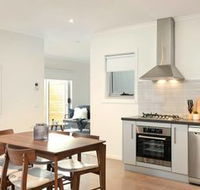 Chic Modern  Designer Apartment - Kawana Tourism