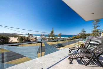 DOLPHIN VIEWS - Kawana Tourism 0