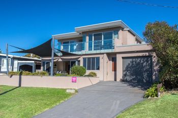 DOLPHIN VIEWS - Kawana Tourism 3