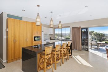 DOLPHIN VIEWS - Kawana Tourism 4